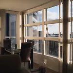 Luxury 2 Bedroom Penthouse With Thrilling Waterfront And City Views, Canary Wharf